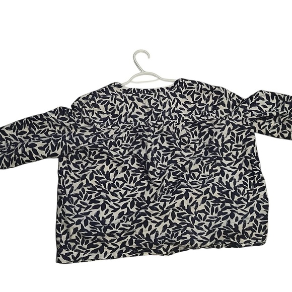 Denver Hayes Blue and White Abstract Blouse - Picture 1 of 5